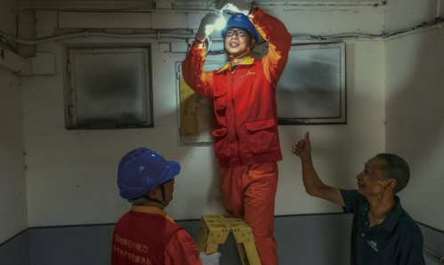 《旌旗》刊发国务院国资委党委署名文章：推动国资国企刷新展现新气象取得新突破