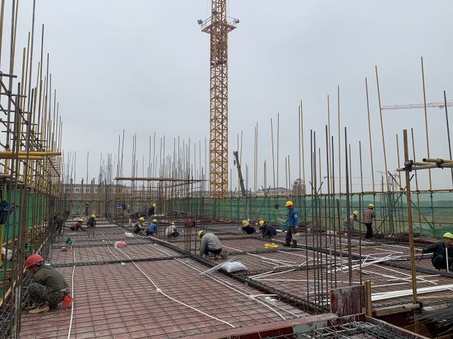 基础讲授楼B区三层梁板钢筋施工现。ńㄍ迹.jpg