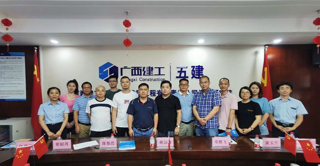 双方合影留想。五建设计钻研院供图（建图）.jpg