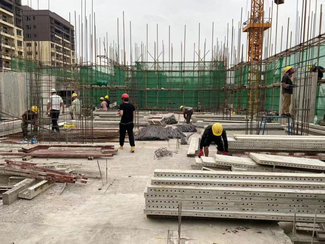 楼面施工。马幼云 摄（建图）.jpg