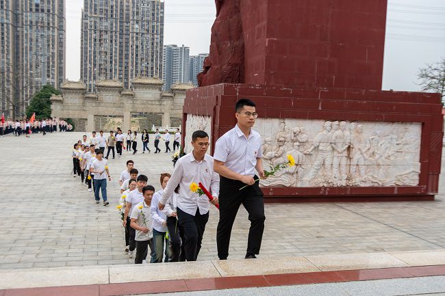 瞻仰义士英名墙（建图）.jpg