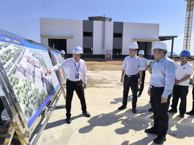 蓝海鹏在项目现场。江家兵摄（建图） (1).jpg
