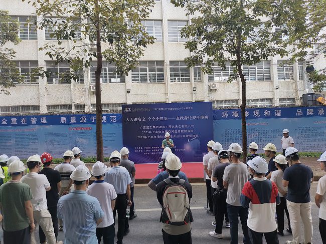 莫志元做演练带头和颁发演练起头；票ι 摄（建图）.jpg